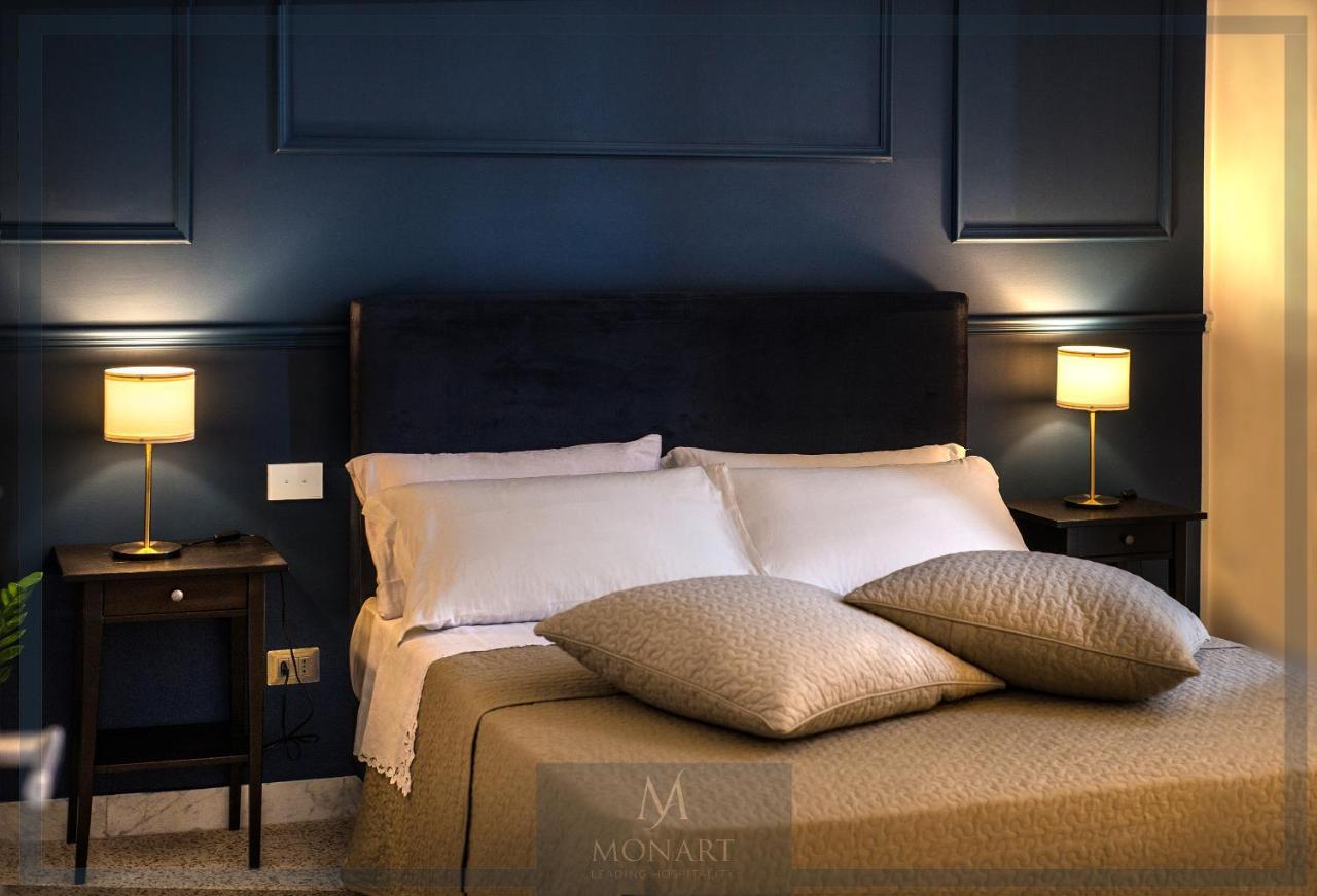 Monart Hospitality Cavour Bed & Breakfast เนเปิลส์ ภายนอก รูปภาพ